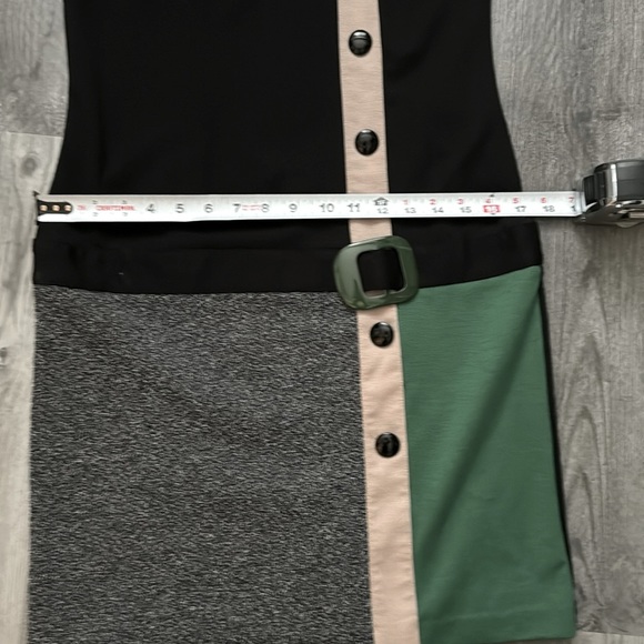 J Taylor - ADORABLE 🥰 Mixed Media Dress w/Faux Belt Buckle /Buttons- Size 4 - Picture 6 of 14
